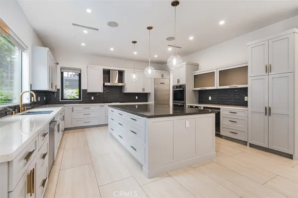 $18,000 | 5017 Hesperia Avenue, Encino, CA 91316