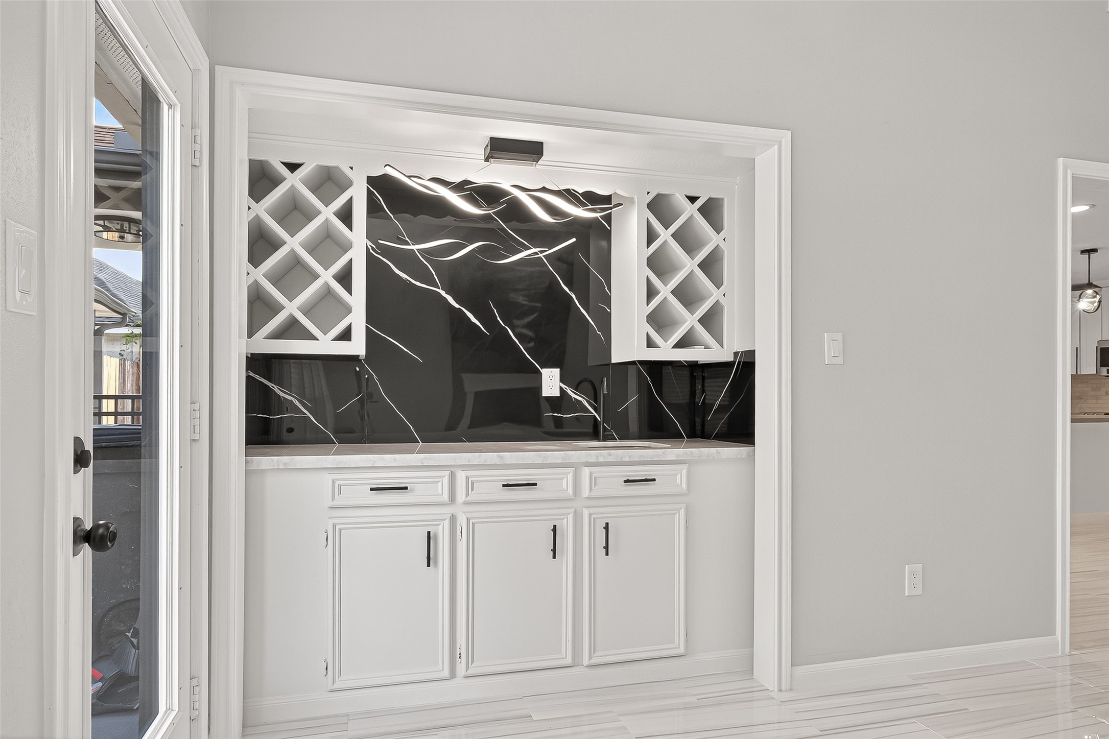 11506 Colonial Trail Drive Houston, TX 77066 - Photo 17 of 42 Elevate your hosting game! Conveniently located right next to the dramatic living area, this stylish built-in wet bar is designed for effortless entertaining.