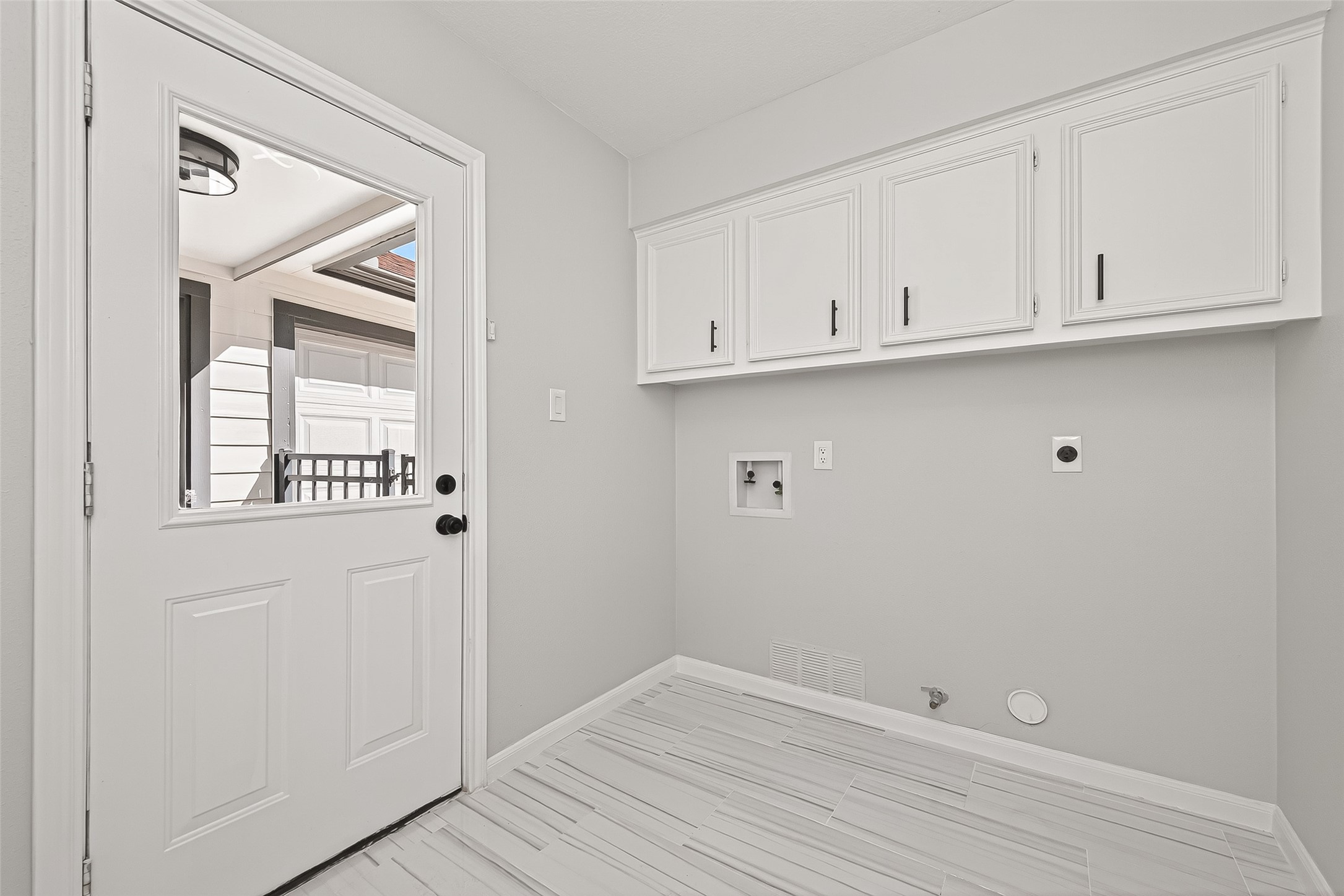 11506 Colonial Trail Drive Houston, TX 77066 - Photo 22 of 42 a view of an empty room with cabinet and utility room