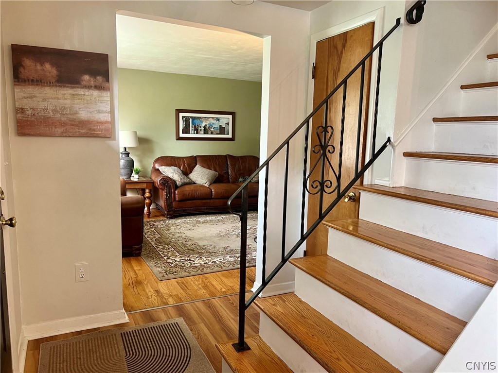20 Oriole Liverpool, NY 13090 - Photo 6 of 31 Gallery Image 6