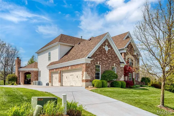 $1,295,000 | 701 Boxwood Manor Court, Ballwin, MO 63021