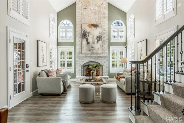 $1,295,000 | 701 Boxwood Manor Court, Ballwin, MO 63021
