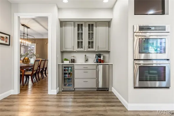 $1,295,000 | 701 Boxwood Manor Court, Ballwin, MO 63021