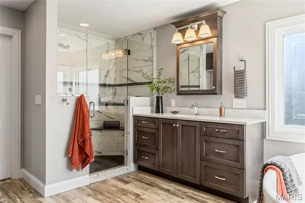 $1,295,000 | 701 Boxwood Manor Court, Ballwin, MO 63021