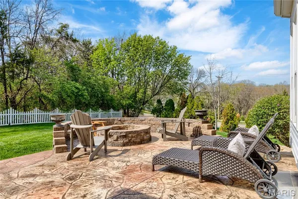 $1,295,000 | 701 Boxwood Manor Court, Ballwin, MO 63021