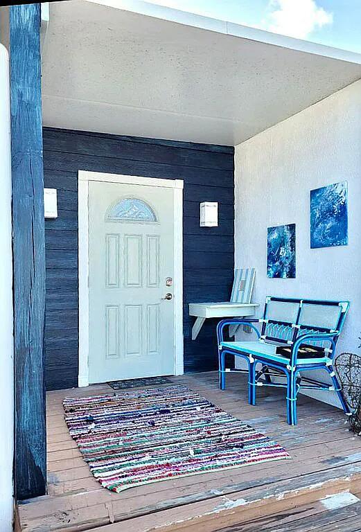 1361 Overseas Highway, Unit E11 Marathon, FL 33050 - Photo 17 of 46 a living room with furniture