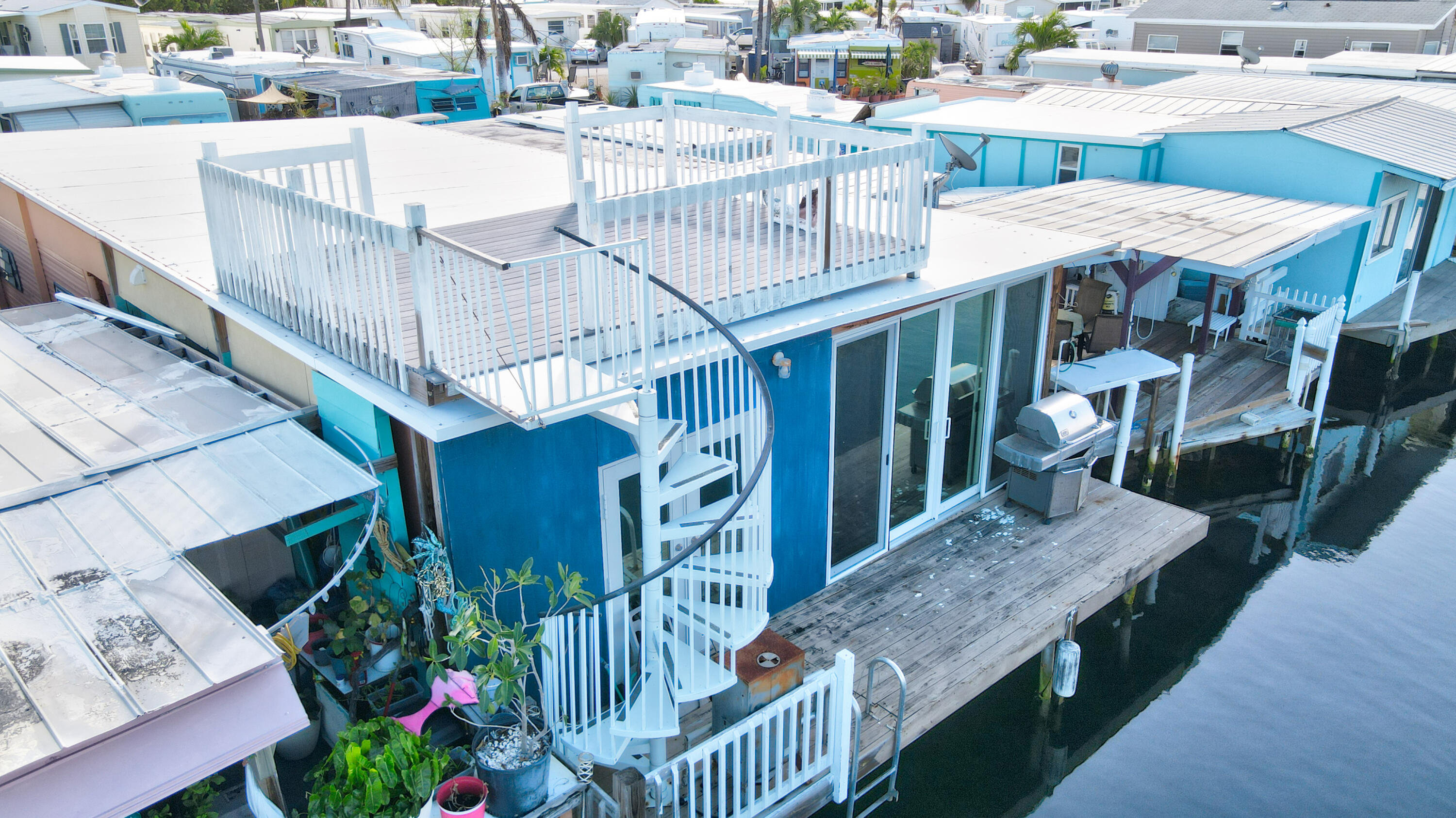 1361 Overseas Highway, Unit E11 Marathon, FL 33050 - Photo 23 of 46 a view of a house with roof and sitting area