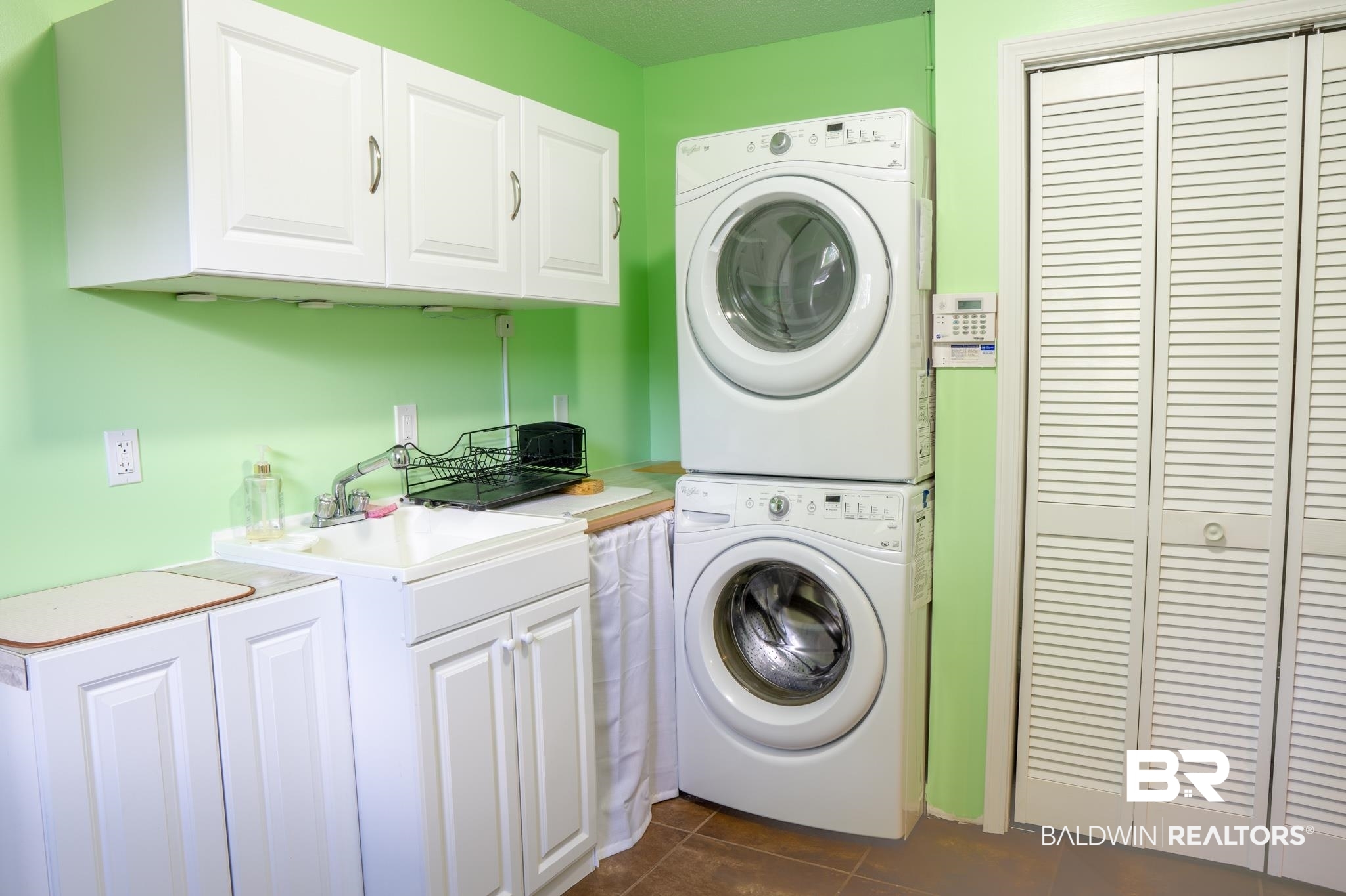 518 West Fern Avenue Foley, AL 36535 - Photo 30 of 44 Laundry with Utility Sink