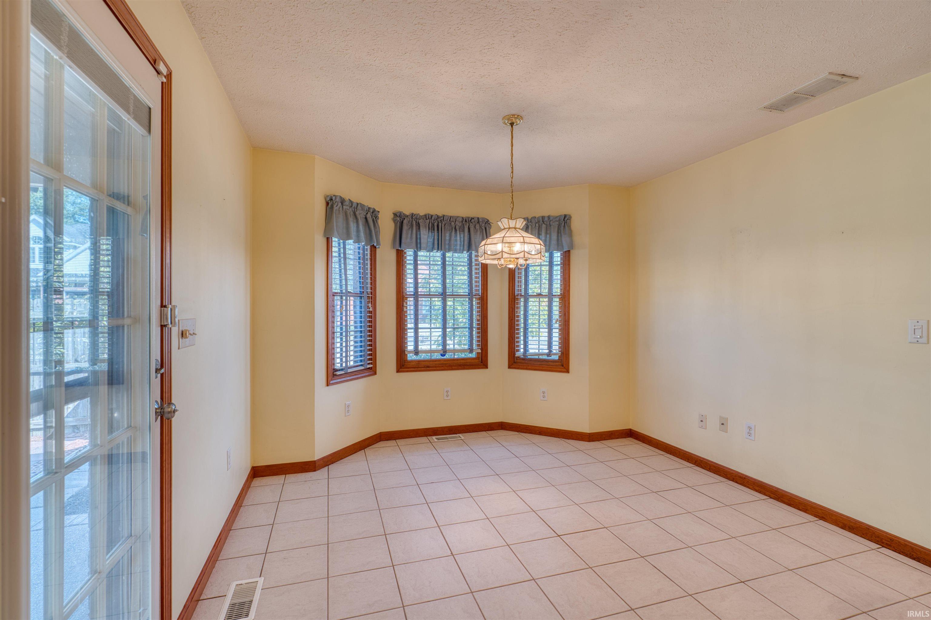 6655 Oak View Court Newburgh, IN 47630 - Photo 13 of 34