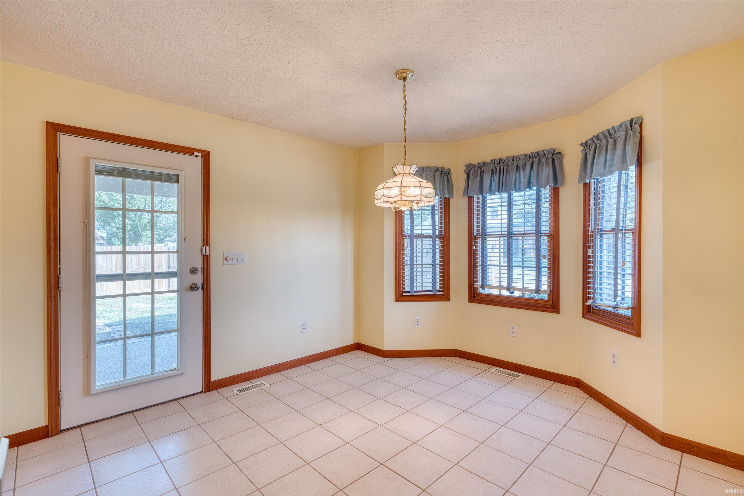 6655 Oak View Court Newburgh, IN 47630 - Photo 14 of 34