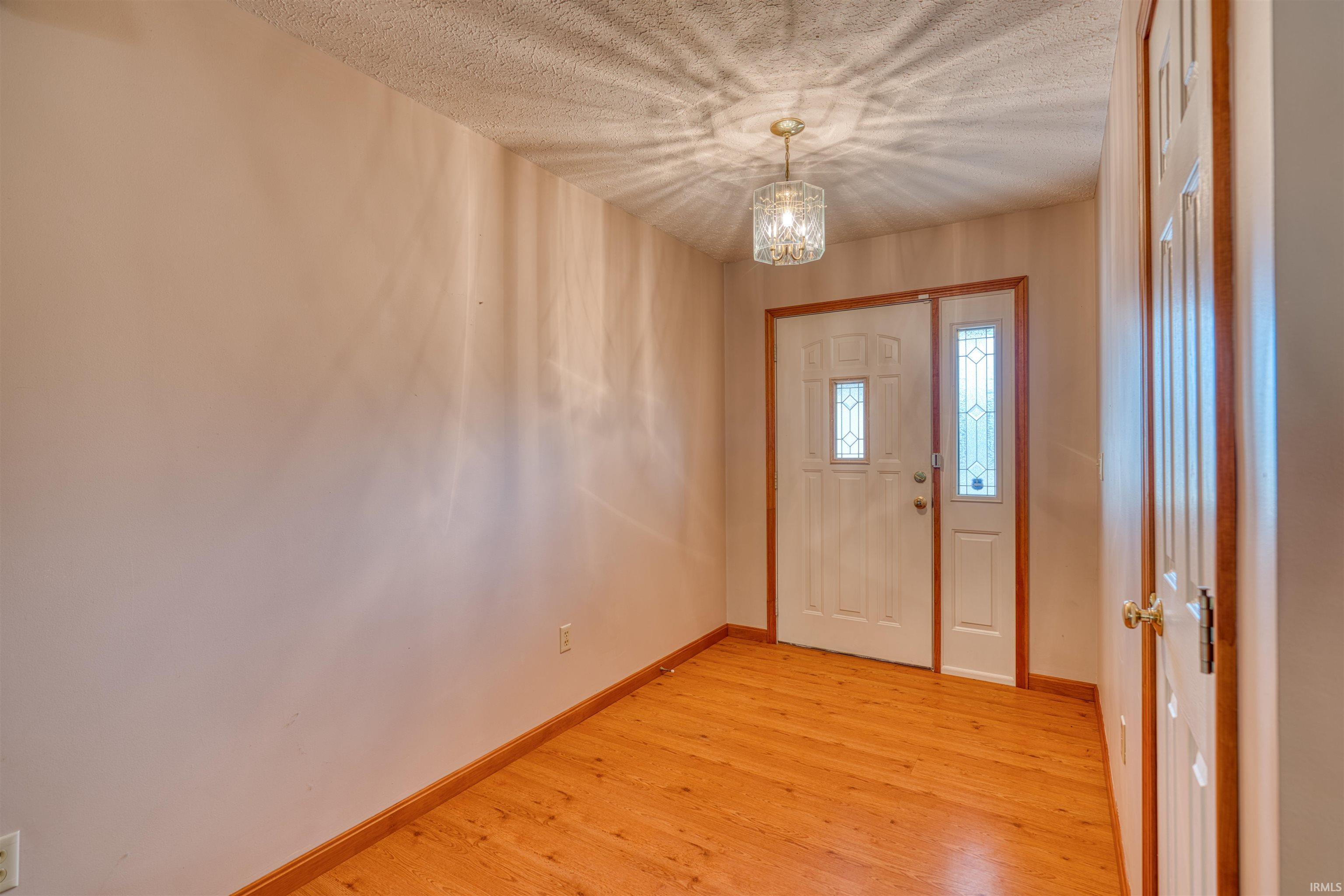6655 Oak View Court Newburgh, IN 47630 - Photo 5 of 34
