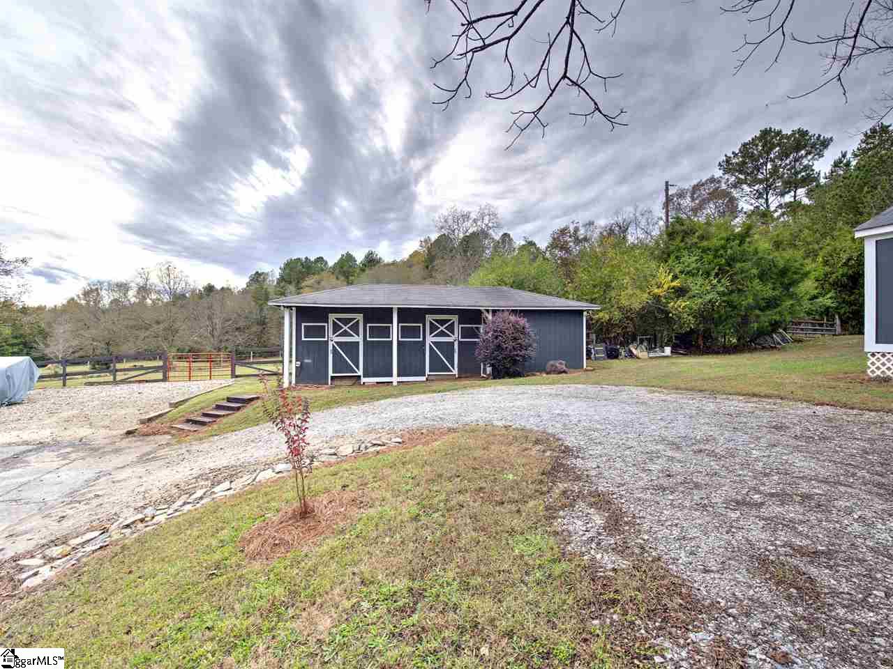 55 Arnold Branch Road Woodruff, SC 29388 - Photo 24 of 36 Great storage and workshop. Middle is open to separate chain link pen at back creating separate area for dogs. Or, great for small livestock.