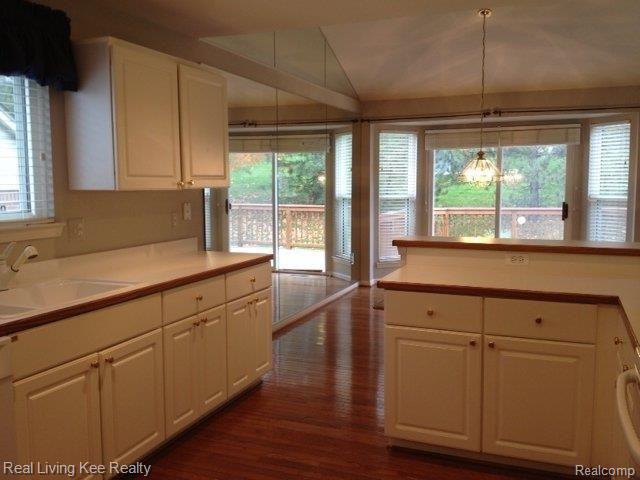 965 Churchill Circle, Unit 71 Rochester, MI 48307 - Photo 6 of 14 photo (5).JPG