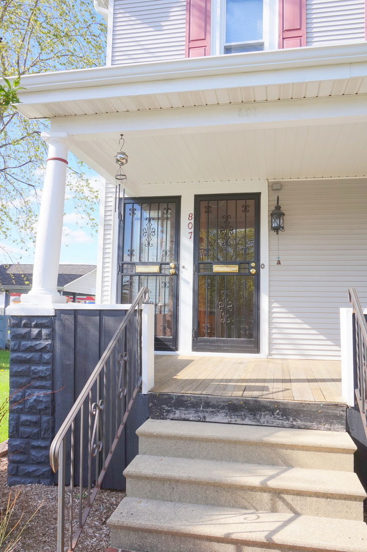 807 Black Road Joliet, IL 60435 - Photo 5 of 30 a view of a entryway front of a house