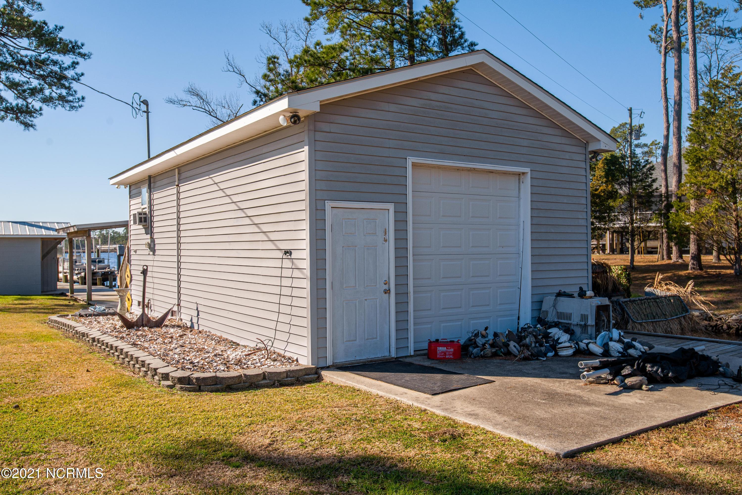747 Harper Road Bayboro, NC 28515 - Photo 19 of 85 747 Harper Road-15