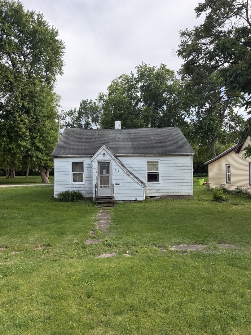 613 East Locust Street Fairbury, IL 61739 - Photo 1 of 1