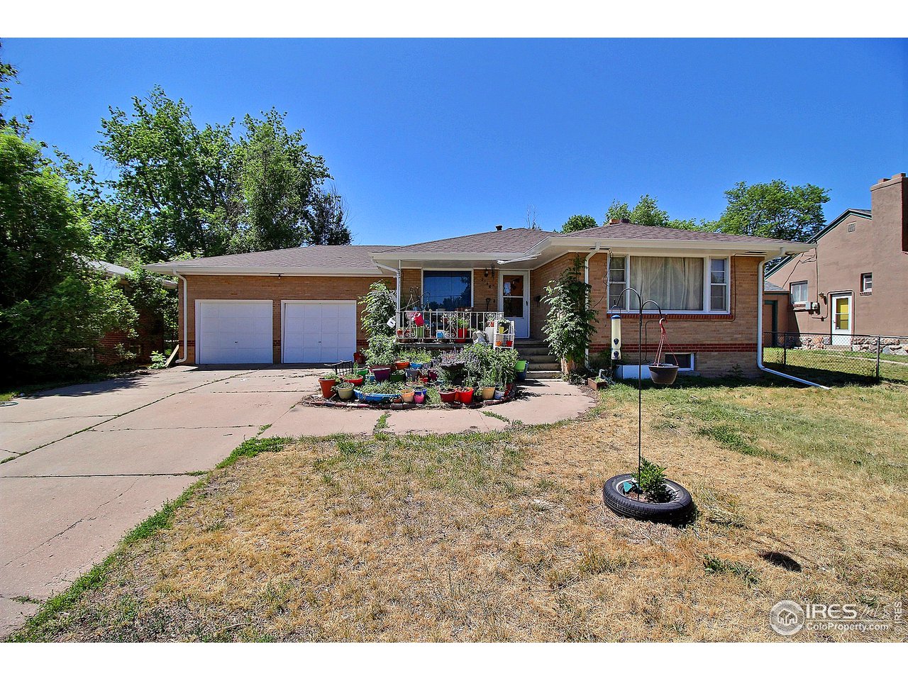 Spacious UP/DOWN Duplex!