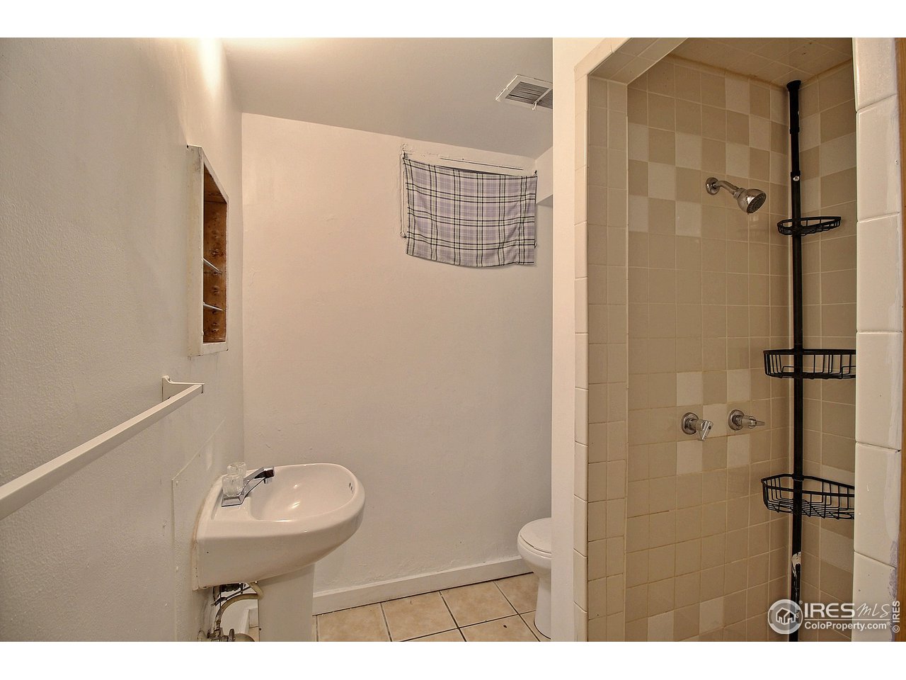 2146 10th Street Road Greeley, CO 80631 - Photo 35 of 40 Bathroom