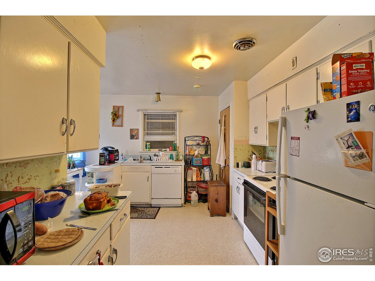 2146 10th Street Road Greeley, CO 80631 - Photo 8 of 40 Larg Eat-In Kitchen