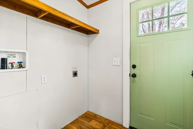 a view of a closet area