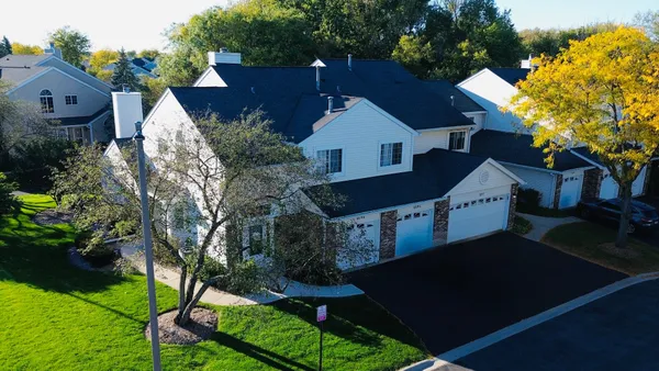 $2,500 | 159 Winchester Drive, Unit B, Streamwood, IL 60107