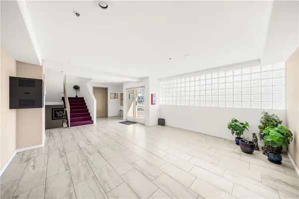 $3,500 | 335 South Sierra Madre Boulevard, Pasadena, CA 91107