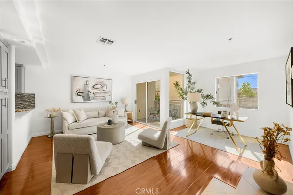 $3,500 | 335 South Sierra Madre Boulevard, Pasadena, CA 91107