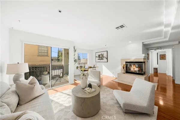 $3,500 | 335 South Sierra Madre Boulevard, Pasadena, CA 91107