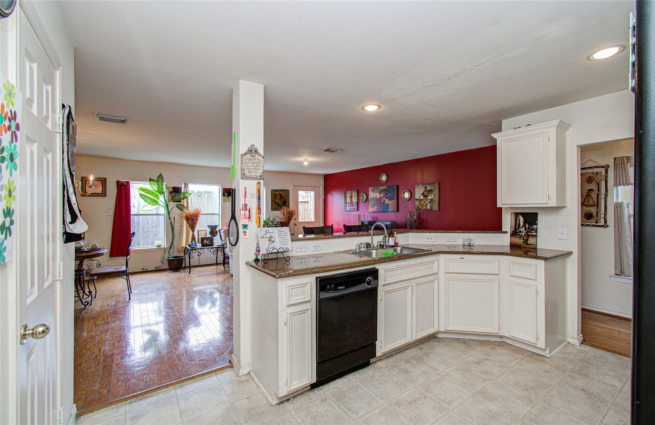 1718 Redwing Ridge Drive Houston, TX 77009 - Photo 6 of 44