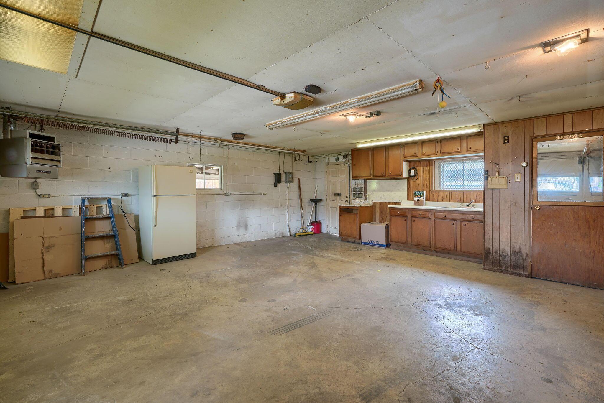 40 Delray Road Columbus, OH 43207 - Photo 41 of 53 Garage is heated.1/2 bath. Space for kitchenette. Refrigerator conveys.
