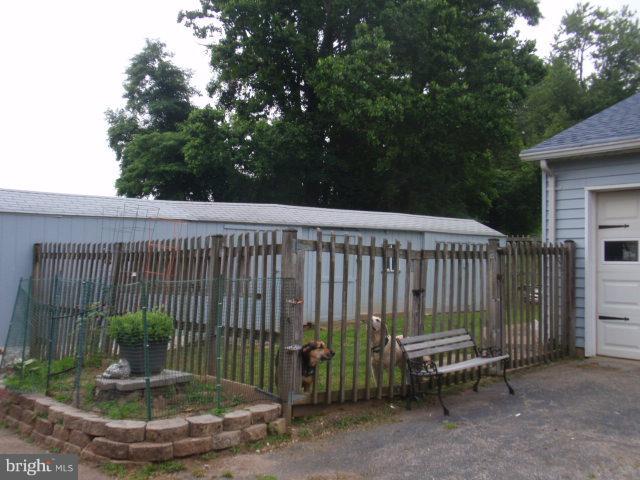 13621 Manor Road Baldwin, MD 21013 - Photo 4 of 27 8 x 24 building with fencing, electric