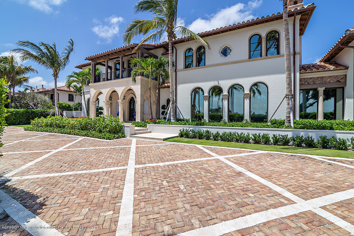 8 Golfview Road Palm Beach, FL 33480 - Photo 12 of 61 front view of a house with a yard