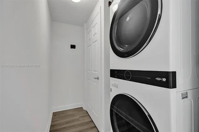 $675,000 | 888 Douglas Road, Unit 304, Coral Gables, FL 33134