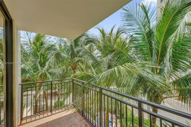 $675,000 | 888 Douglas Road, Unit 304, Coral Gables, FL 33134