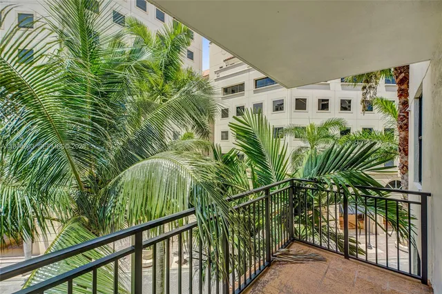 $670,000 | 888 Douglas Road, Unit 304, Coral Gables, FL 33134