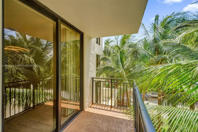$675,000 | 888 Douglas Road, Unit 304, Coral Gables, FL 33134