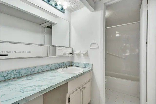 $675,000 | 888 Douglas Road, Unit 304, Coral Gables, FL 33134