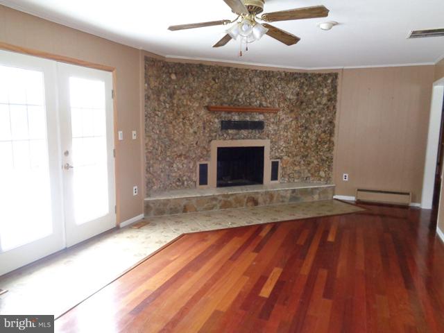 2335 Braddock Road Mount Airy, MD 21771 - Photo 11 of 24 FAMILY ROOM