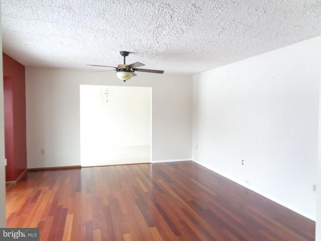 2335 Braddock Road Mount Airy, MD 21771 - Photo 7 of 24 LIVING ROOM
