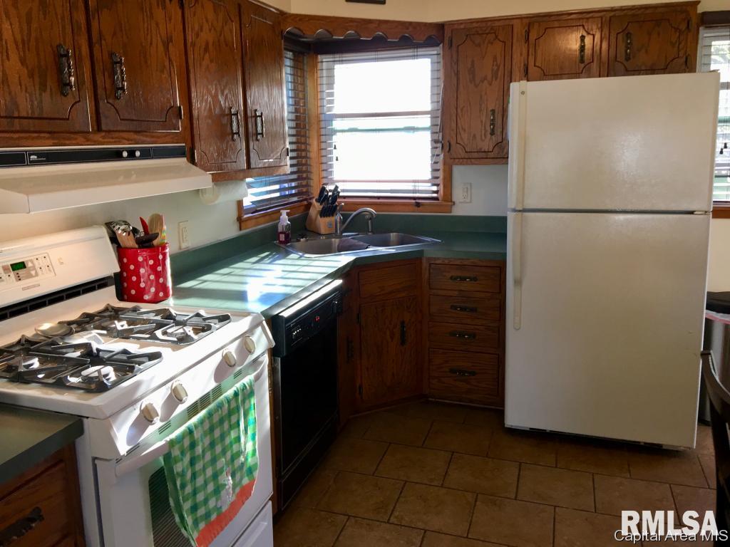 1842 Lee Street Springfield, IL 62703 - Photo 11 of 36 Gallery Image 11