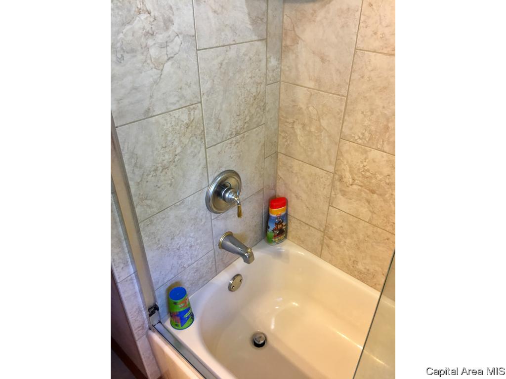 1842 Lee Street Springfield, IL 62703 - Photo 15 of 36 Gallery Image 15
