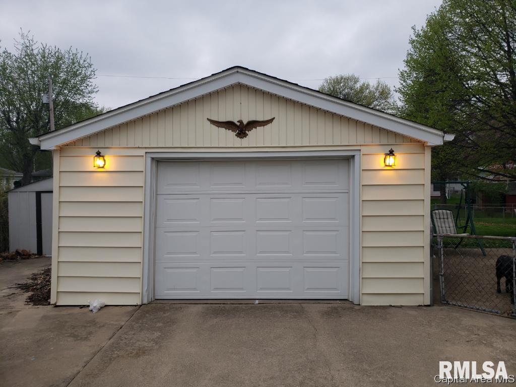 1842 Lee Street Springfield, IL 62703 - Photo 35 of 36 Gallery Image 35