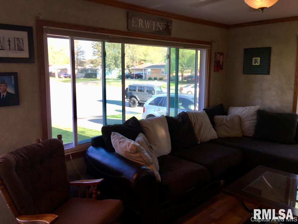 1842 Lee Street Springfield, IL 62703 - Photo 5 of 36 Gallery Image 5