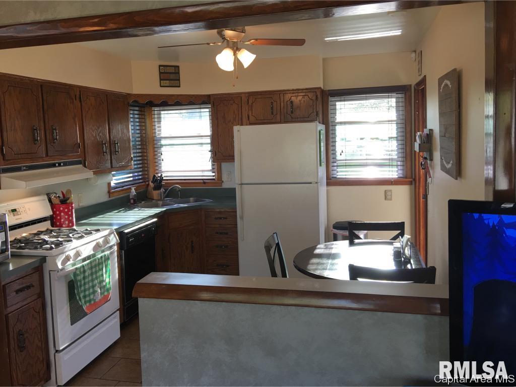 1842 Lee Street Springfield, IL 62703 - Photo 9 of 36 Gallery Image 9