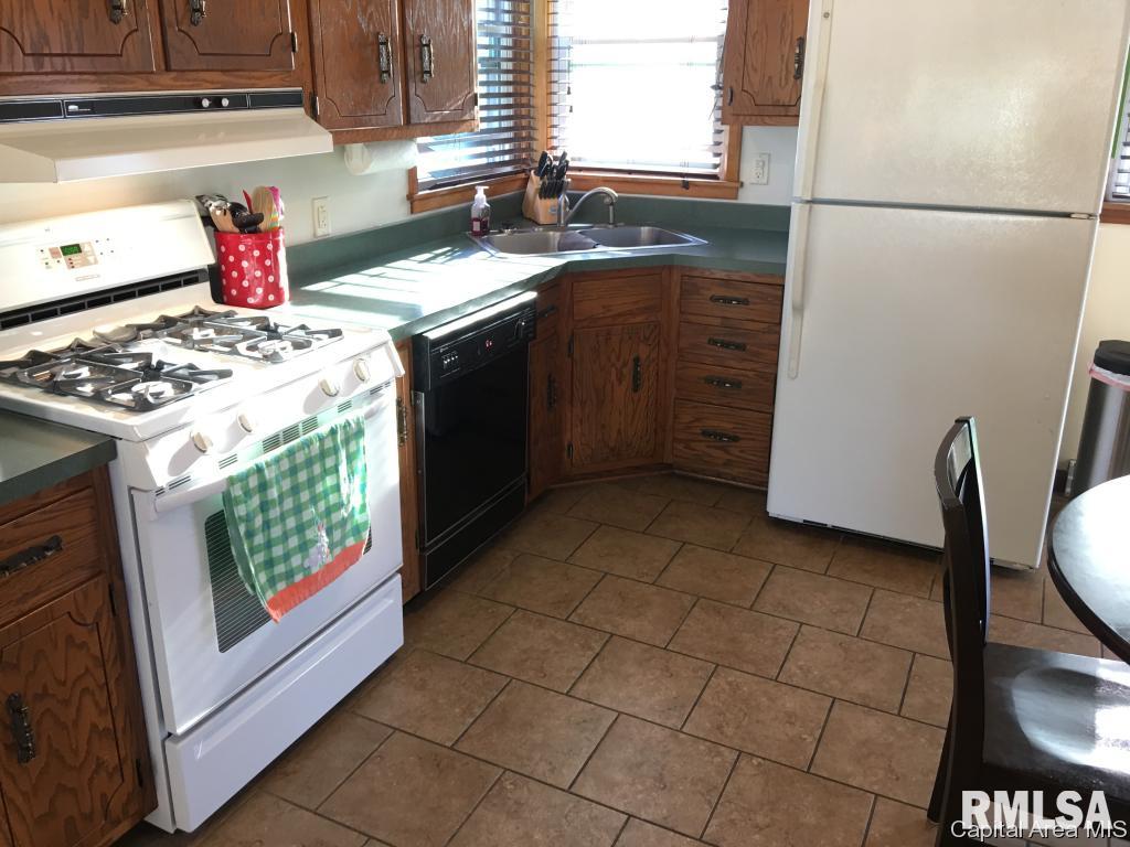 1842 Lee Street Springfield, IL 62703 - Photo 10 of 36 Gallery Image 10