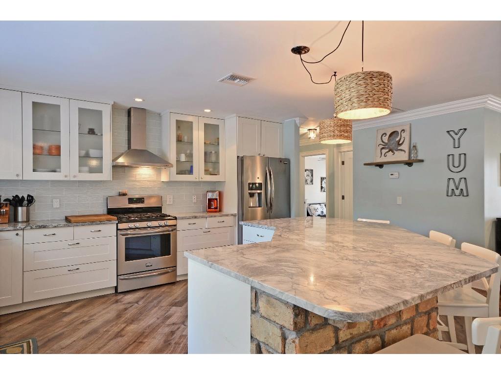 415 Holly Road Vero Beach, FL 32963 - Photo 4 of 32 Gallery Image 4