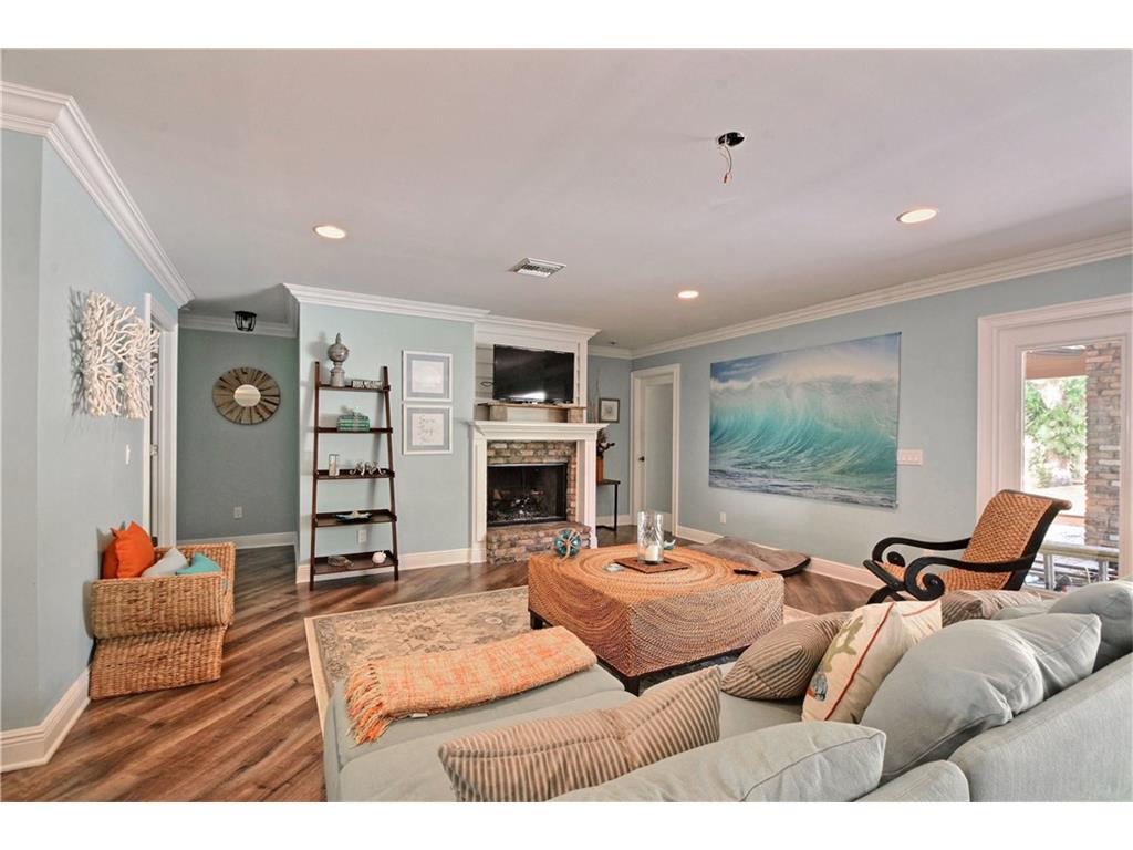 415 Holly Road Vero Beach, FL 32963 - Photo 8 of 32 Gallery Image 8
