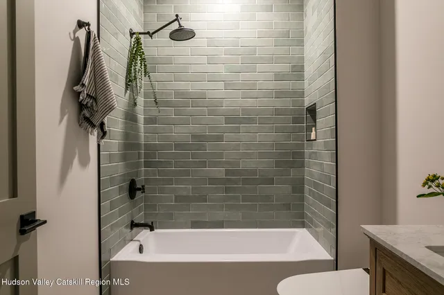 $1,200,000 | 33 Betten Court, Saugerties, NY 12477