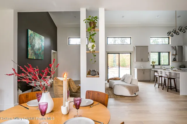 $1,200,000 | 33 Betten Court, Saugerties, NY 12477