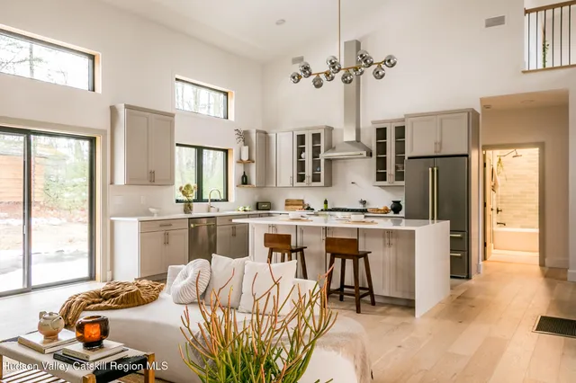 $1,200,000 | 33 Betten Court, Saugerties, NY 12477